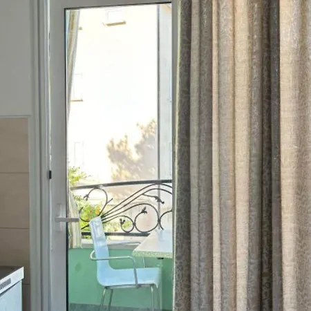 Mira Roso - 3 * Makarska